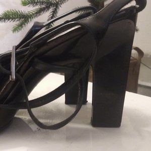 Gucci 3-inch ankle strappy sandals black leather Size11 Well-Loved. Sold As Is.